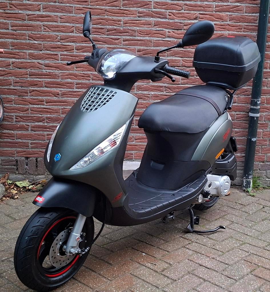 Piaggio Zip S 2022, Fietsen en Brommers, Scooters | Piaggio, Zo goed als nieuw, Zip, Maximaal 25 km/u, Benzine, Ophalen