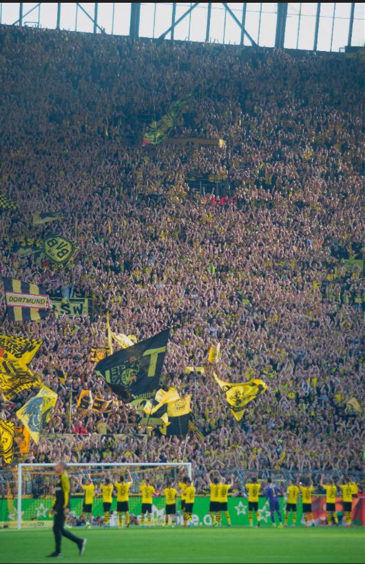 Gele Wand Tickets Borussia Dortmund vs Augsburg Unieke sfeer, Tickets en Kaartjes, Sport | Voetbal, Losse kaart, Twee personen