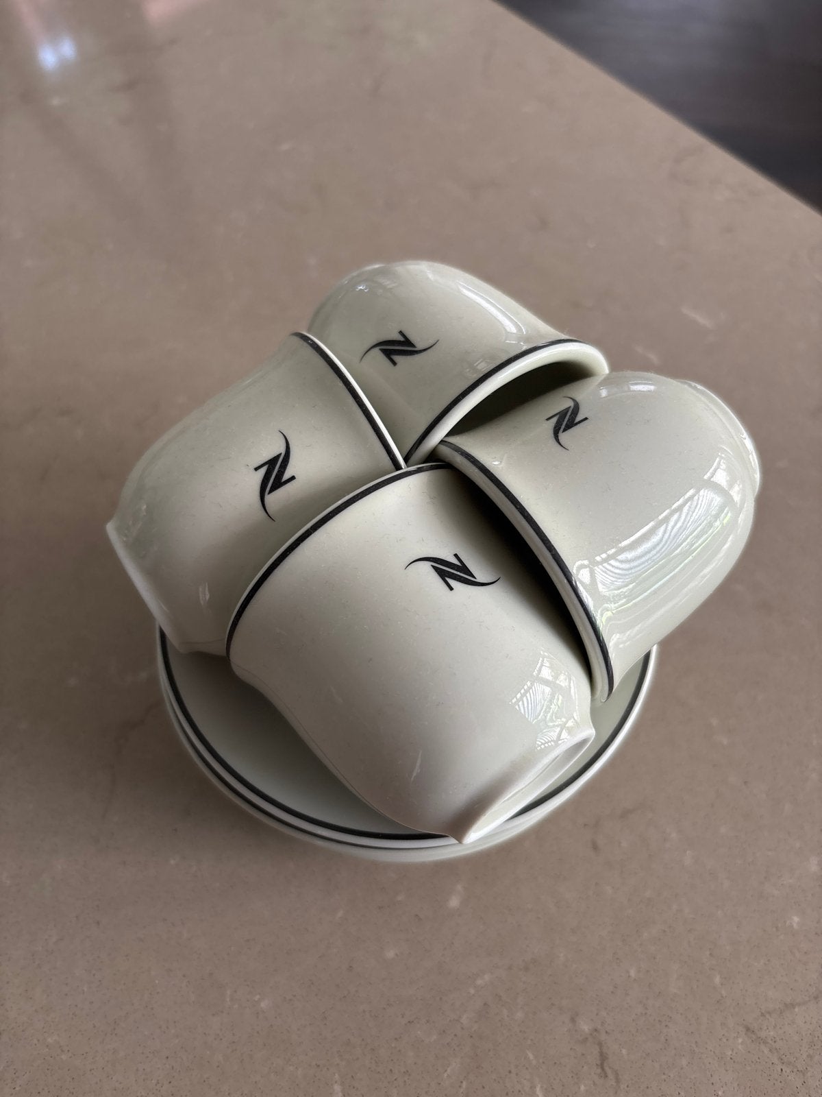Nespresso 4x espresso kopjes en schotels (+ 1 extra schotel), Ophalen, Gebruikt, Overige merken, Keramiek
