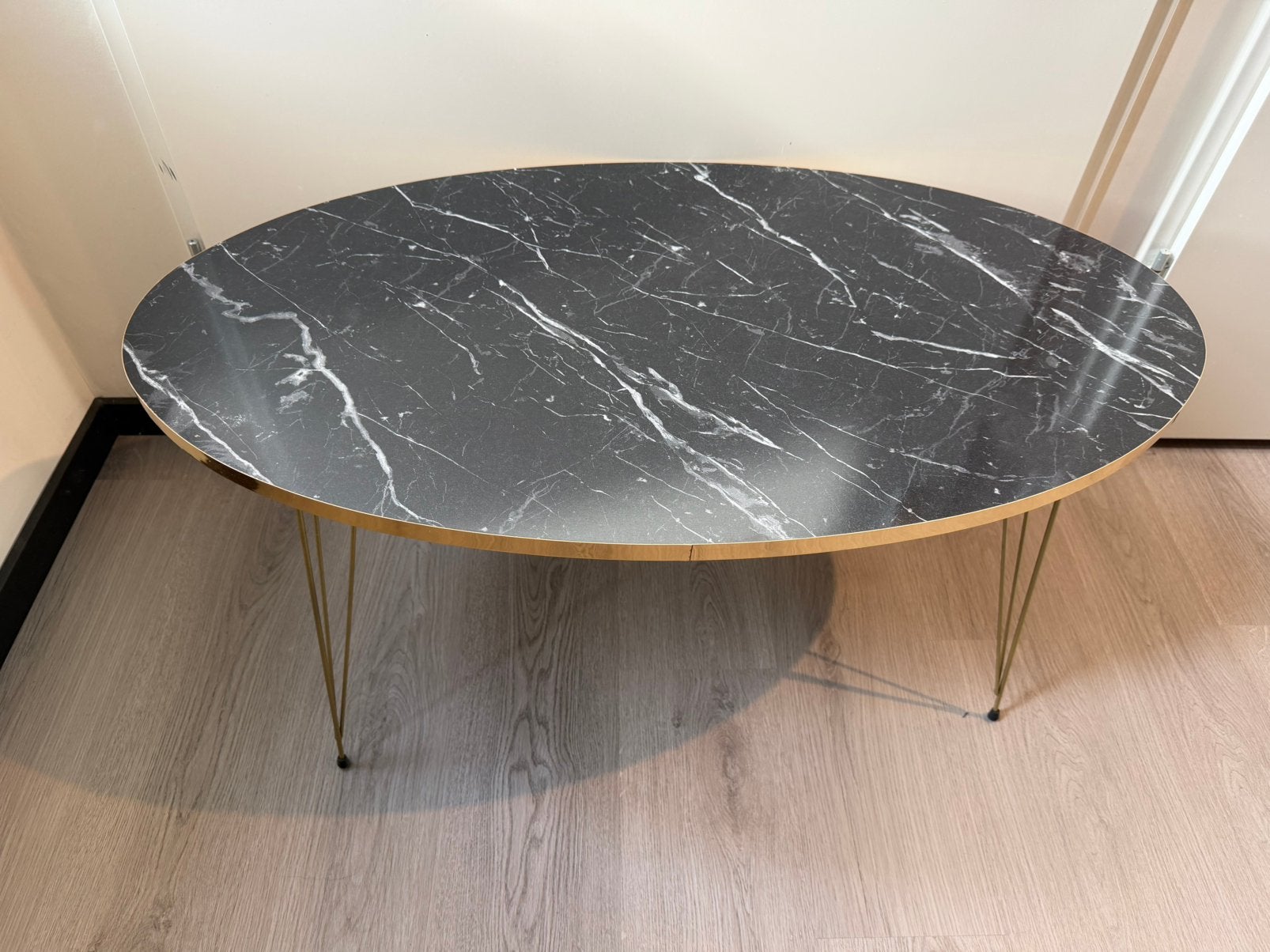 Set van 4 bijzettafeltjes met marmerlook, Kunststof, Gebruikt, Rond, 75 cm of meer