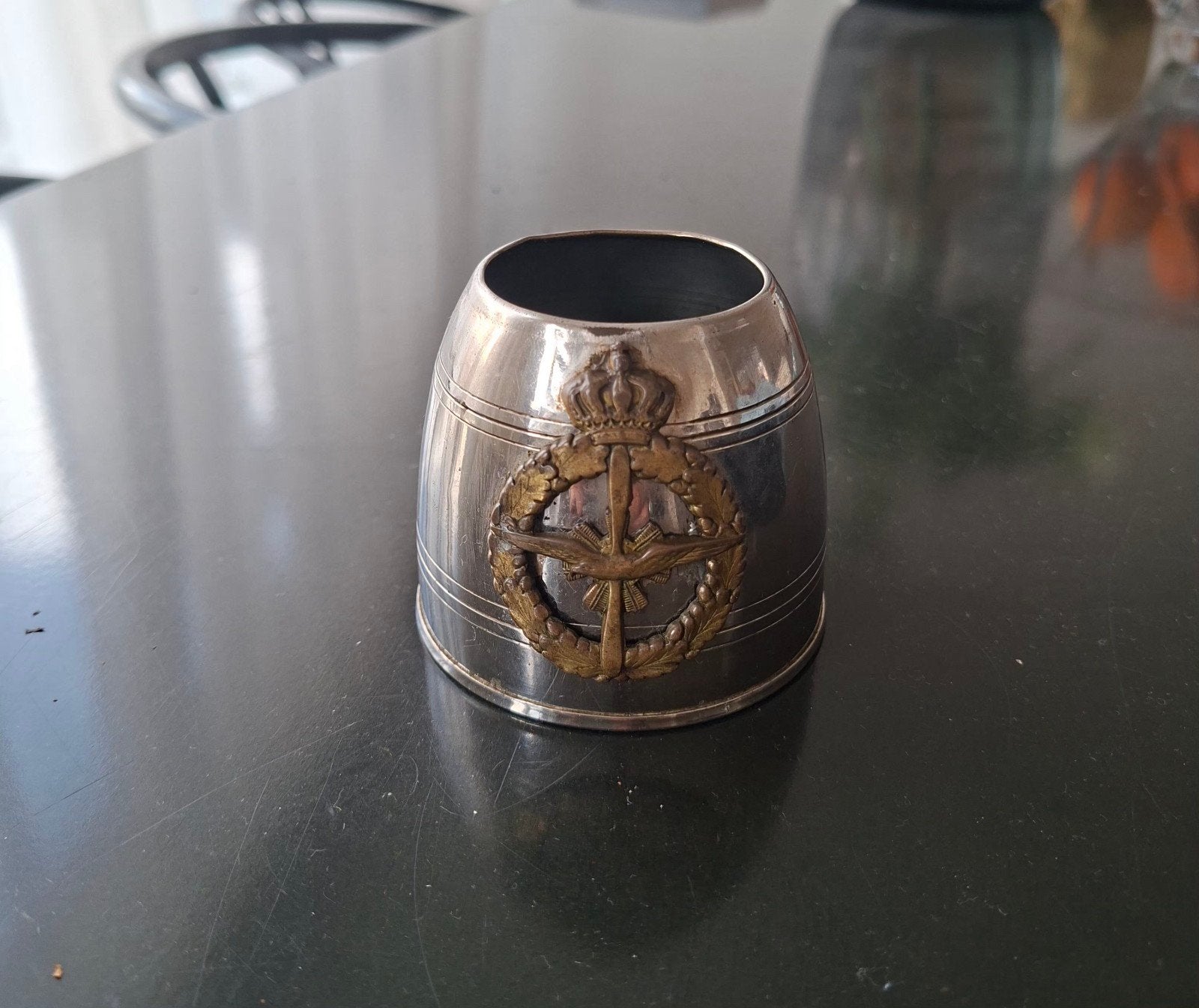 Verzilverde beker embleem Koninklijke  Luchtstrijdkracht, Ophalen of Verzenden, Zilver
