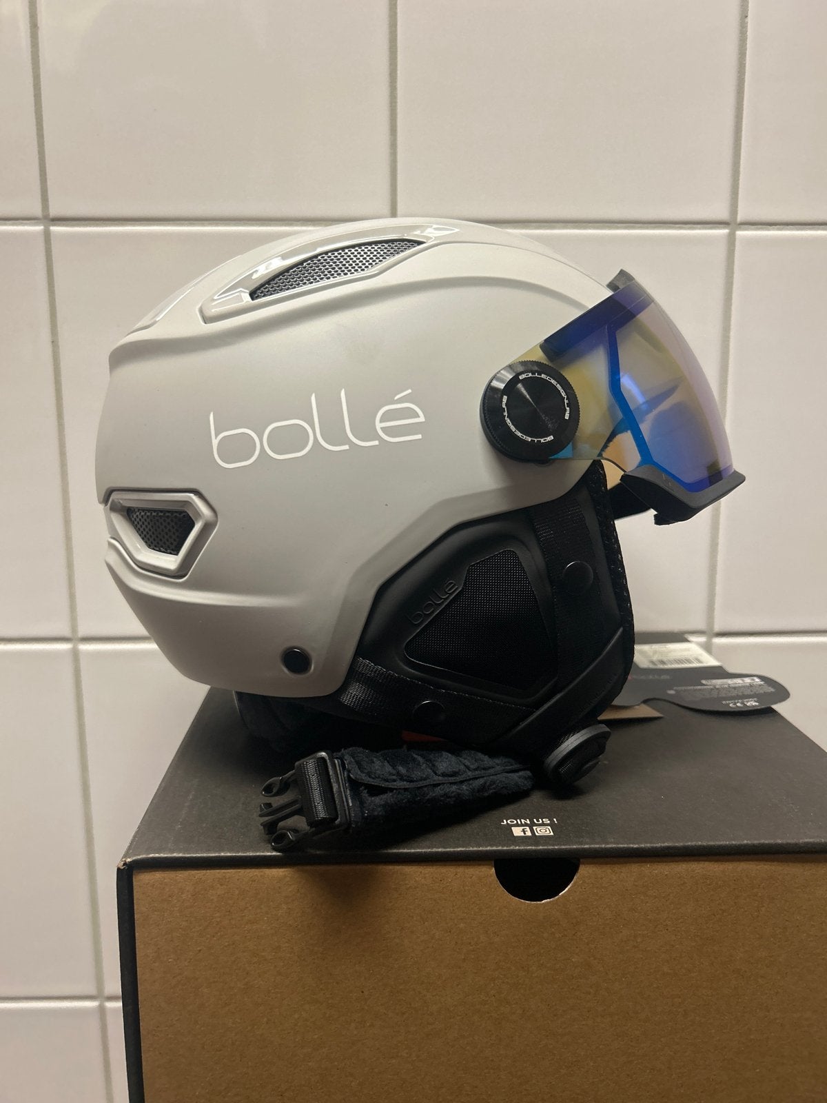Bolle V-Line Skihelm - Lichtgrijs Mat - Maat S (52-55cm), Ophalen of Verzenden, Nieuw, Maat 34 (XS) of kleiner, Overige typen