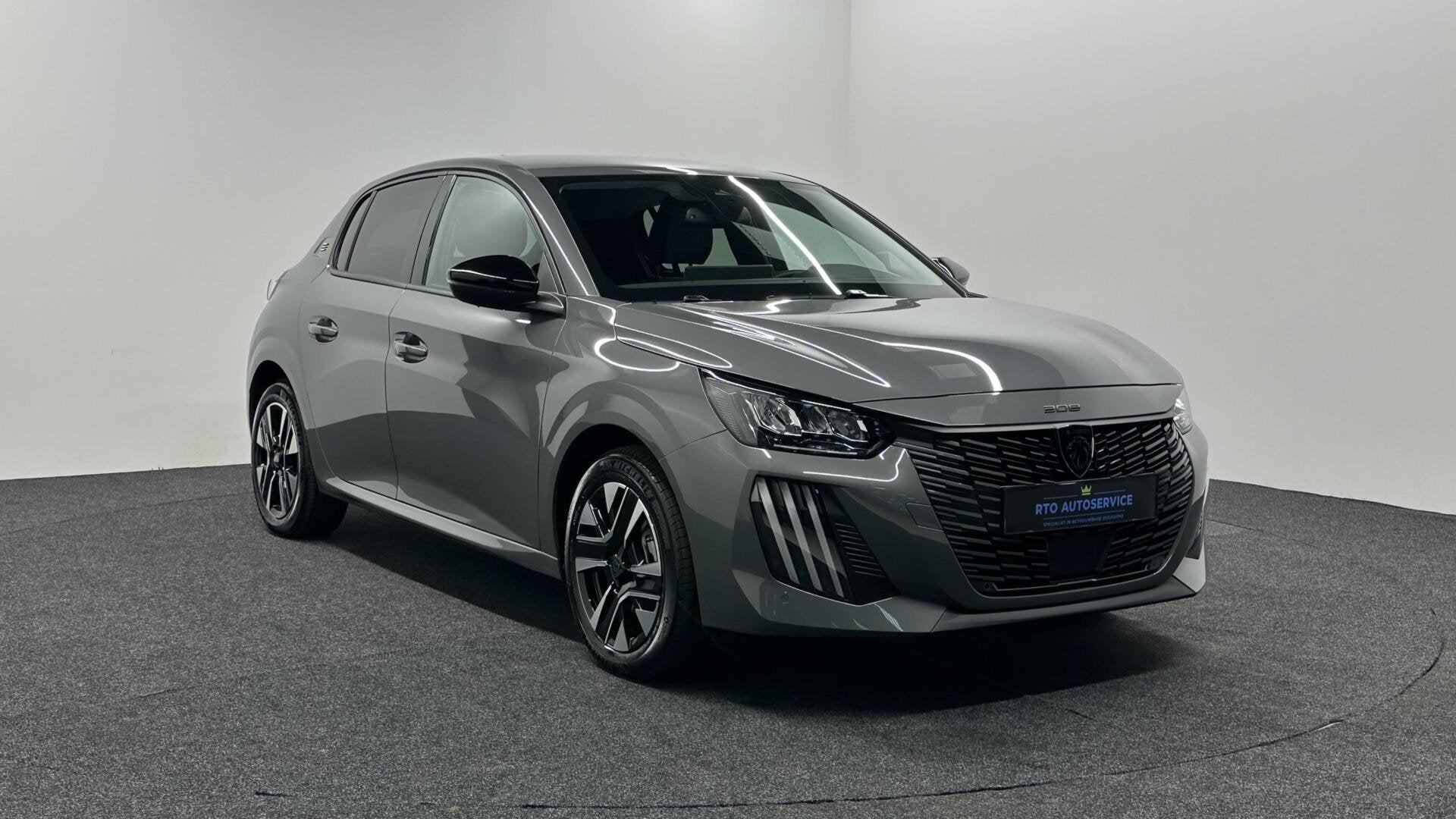 Peugeot e-208 EV Allure 50 kWh |3 Fase|LM|100kw|LED|1513km!|, Auto's, 136 pk, Gebruikt, Zwart, Met garantie (alle)