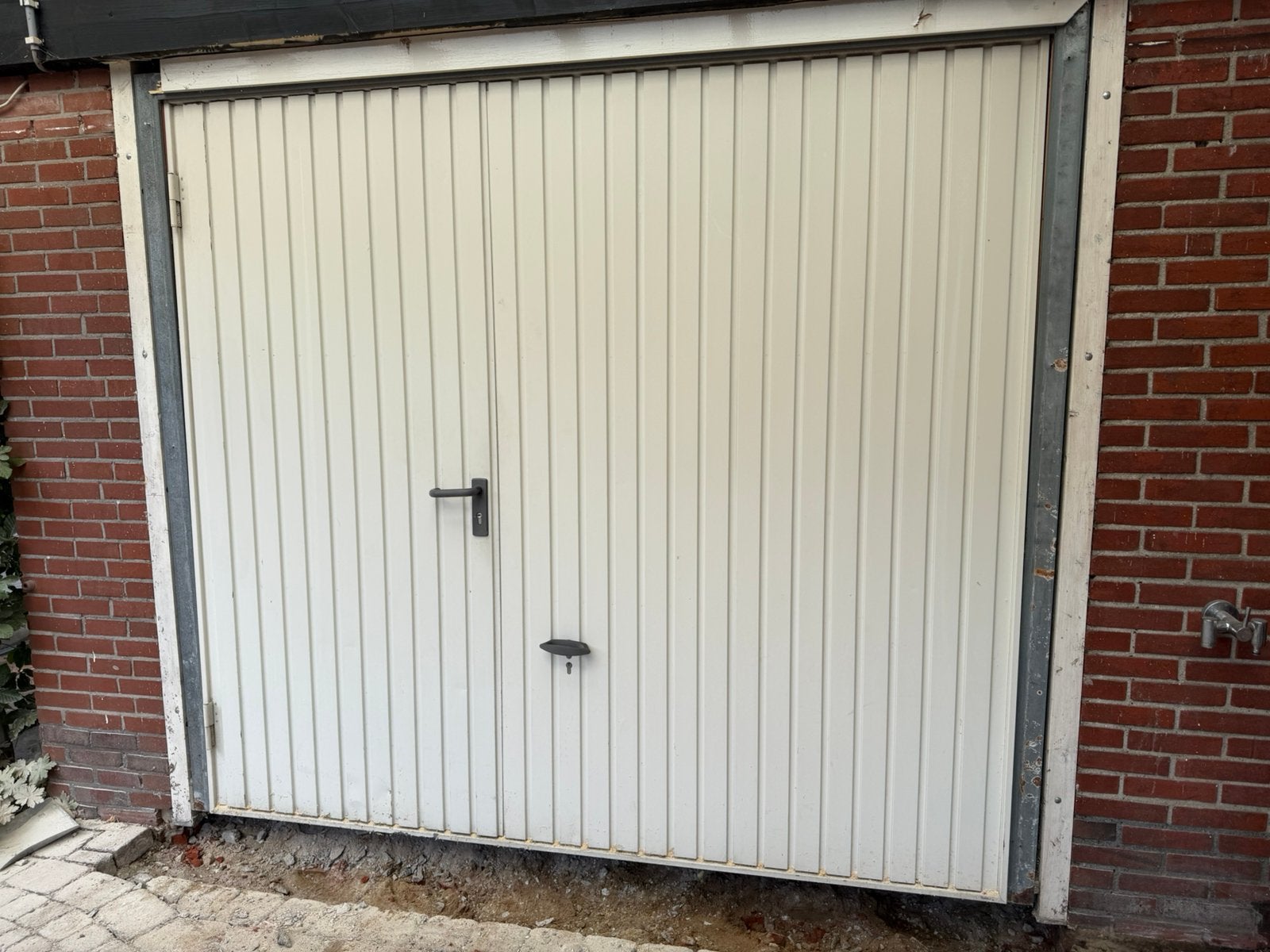 Garagedeur 230 x 210cm + Chamberlain Motorlift + 2 afstands, Ophalen, 120 cm of meer, Garagedeur, 215 cm of meer