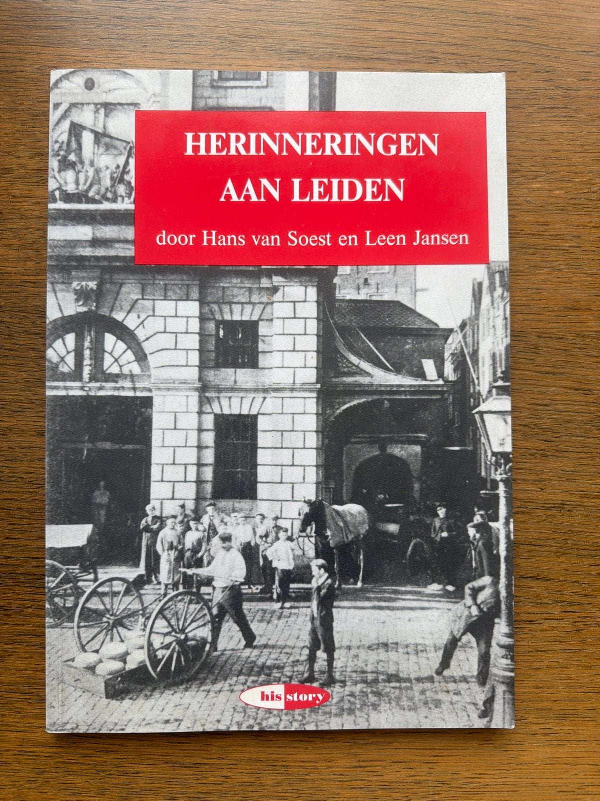 Herinneringen aan Leiden - Hans van Soest & Leen Jansen, Ophalen of Verzenden, 20e eeuw of later, Zo goed als nieuw