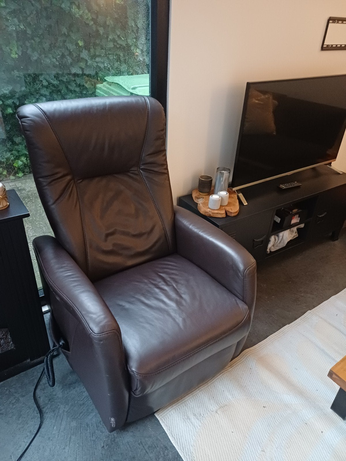 Leren relaxfauteuil (sta op stoel) elektrische verstelling, Huis en Inrichting, Ophalen, Modern, Comfort, Zo goed als nieuw, 75 tot 100 cm
