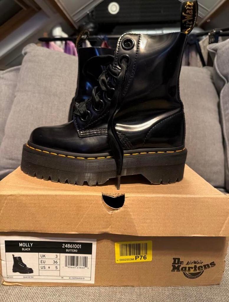 Dr. Martens Molly Black - Maat 36, Ophalen of Verzenden, Nieuw, Zwart, Lage of Enkellaarzen