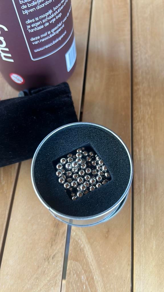 Magnetische balletjes met mat, Ophalen of Verzenden, Zo goed als nieuw, Bouwen