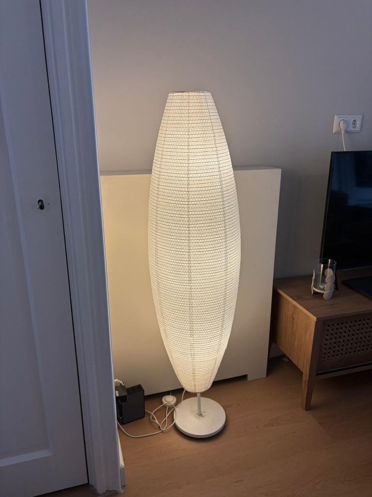IKEA Vloerlamp van Rijstpapier – 131 cm Hoog – 3 Lichtpunten, Huis en Inrichting, Lampen | Vloerlampen, Ophalen, Overige materialen