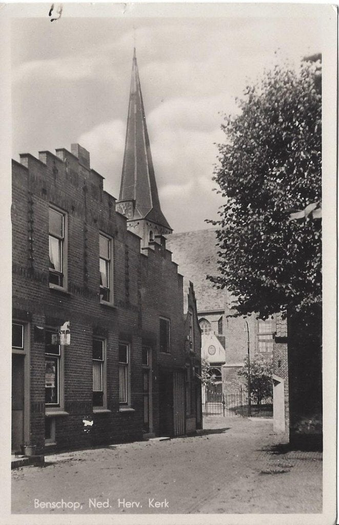 Benschop (Utr.) Straatgezicht met N.H. Kerk, gelopen 1954, Verzamelen, Ansichtkaarten | Nederland, Ophalen of Verzenden, 1940 tot 1960