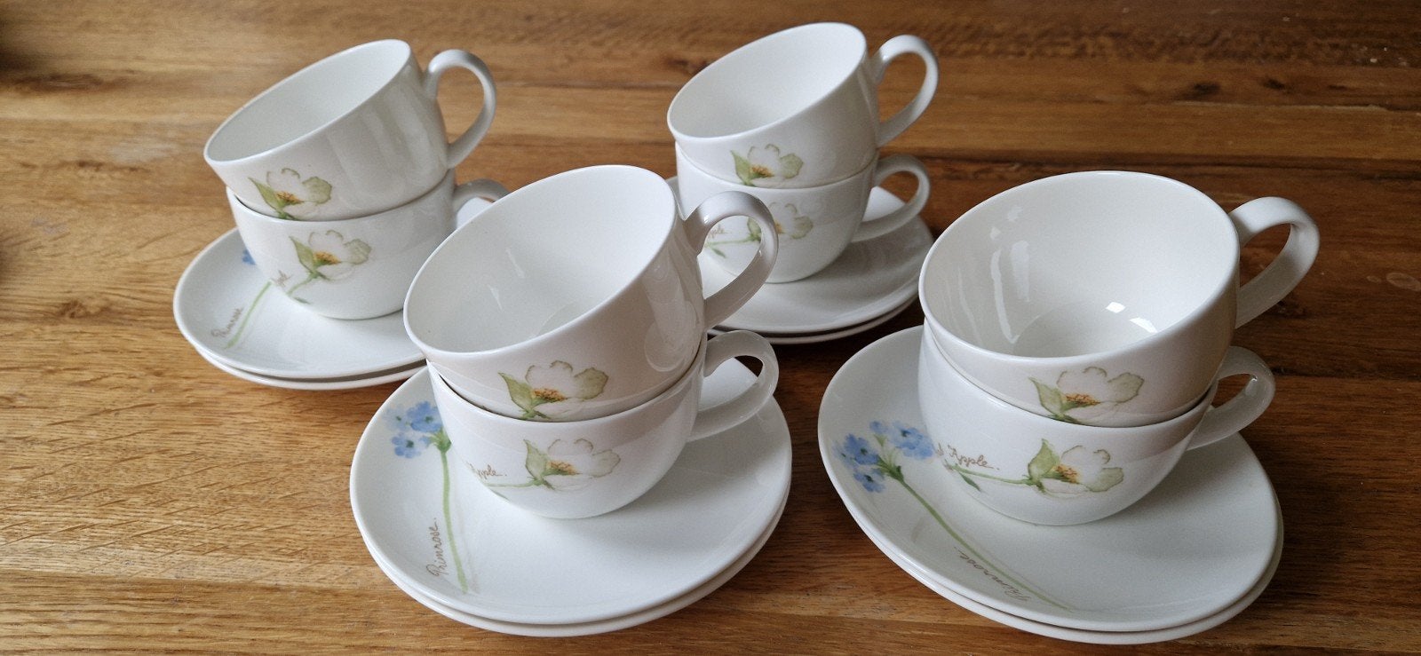 8 theekoppen met schotels van Royal Fine China Flowery, Overige merken, Klassiek, Ophalen of Verzenden, Zo goed als nieuw