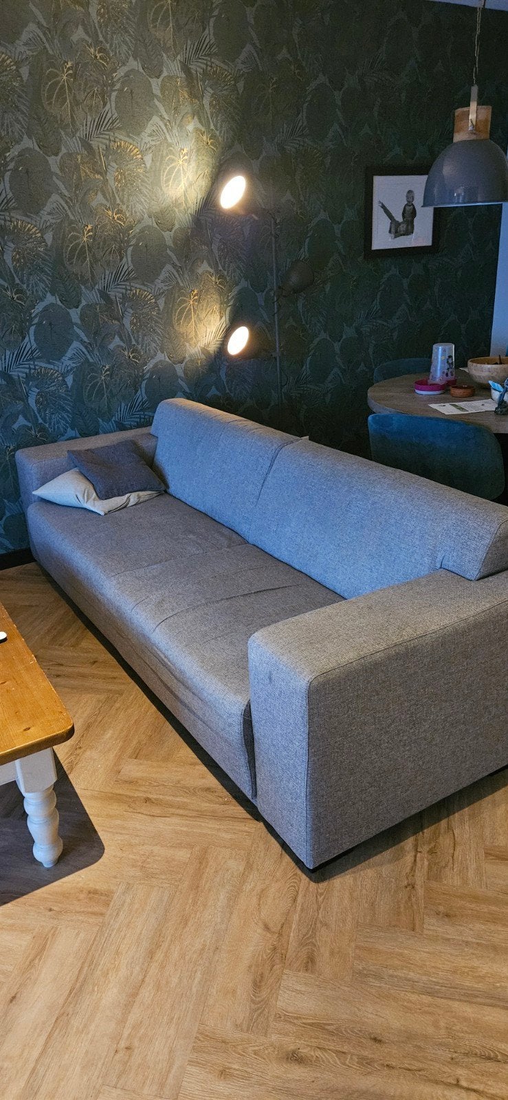 Comfortabele grijze bank. gratis ophalen, Gebruikt, Driepersoons, 75 tot 100 cm, Ophalen of Verzenden