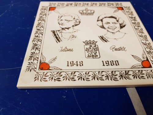 tegel beatrix 1980 en juliana, Ophalen of Verzenden, 'T Olde Gre-j, Info@toldegrej.nl, Endepoelstraat 20f Didam