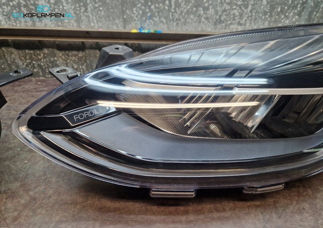 Ford Fiesta MK8 ST Facelift Full Led Koplamp links rechts, Gebruikt, -, Ophalen of Verzenden, Ford
