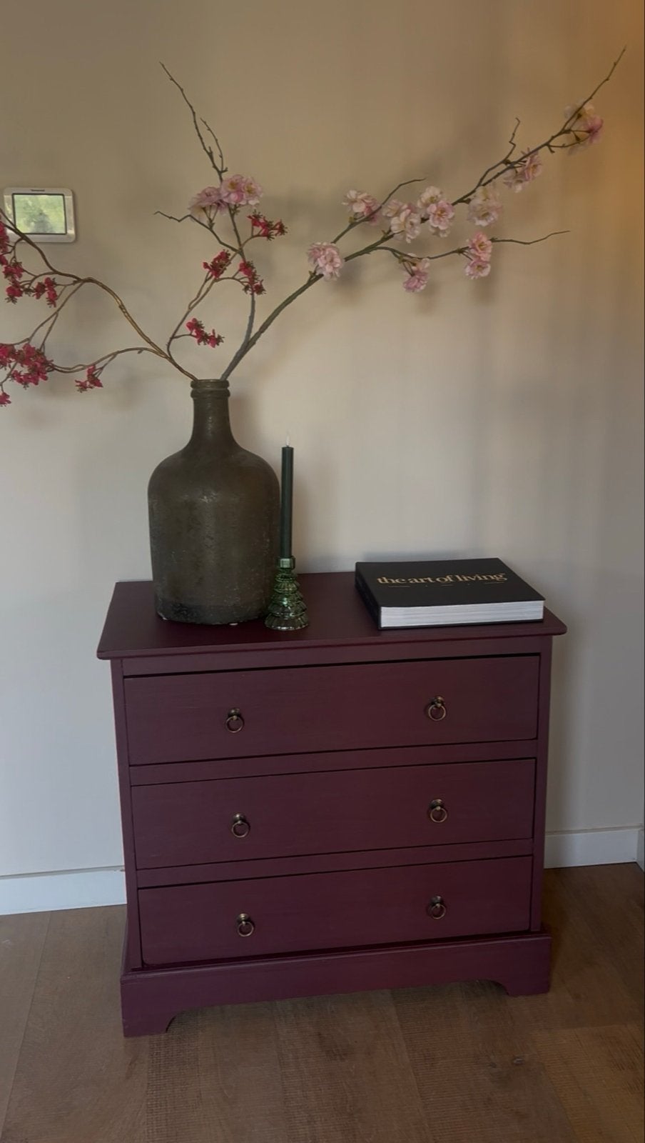 Bordeauxrode ladekast met 3 lades, Boutique hotel, Zo goed als nieuw, Met lade(s), 25 tot 50 cm