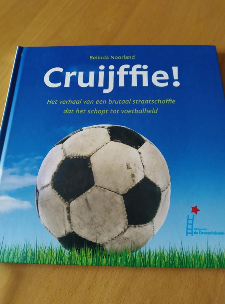 Cruijffie! Het verhaal van een brutaal straatschoffie, Boeken, Ophalen of Verzenden, Zo goed als nieuw, Belinda Noorland, Balsport