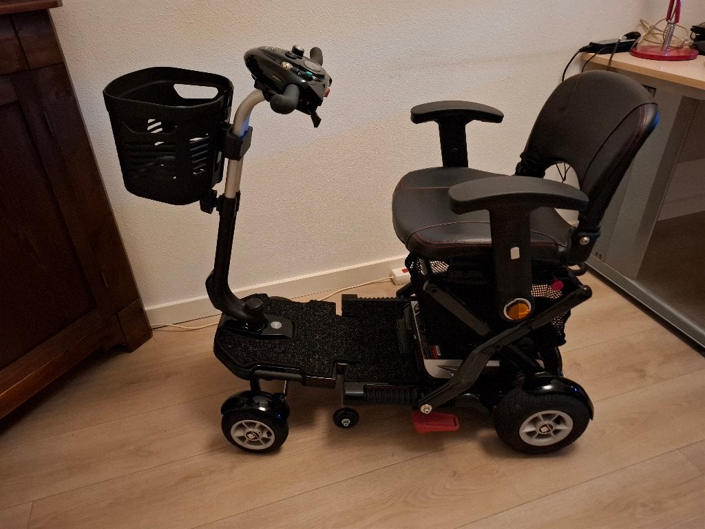 Zgan;inklap Scootmobiel Bobby Carbon Deluxe Black Limited 4W, Diversen, Ophalen, 10 km/u of minder, Zo goed als nieuw, Mango