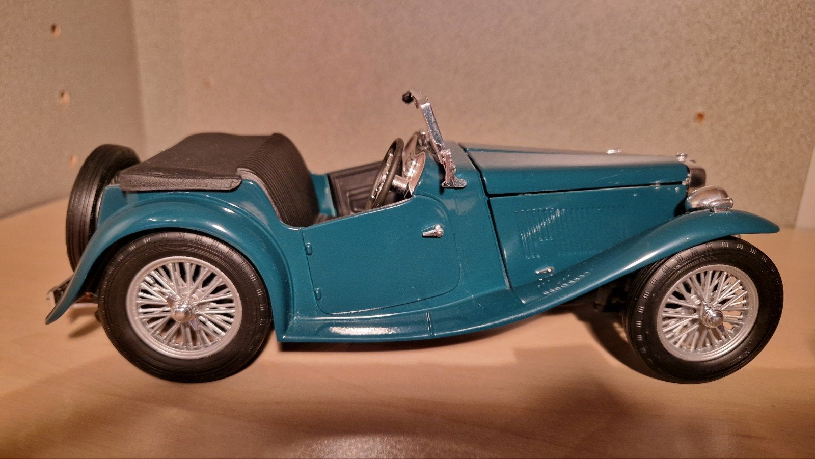 Gedetailleerd model van een 1947 MG TC Midget, Hobby en Vrije tijd, Modelauto's | 1:18, Ophalen of Verzenden