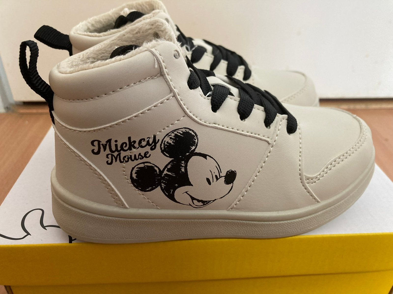 Nieuwe Mickey Mouse schoenen / hoge schoenen maat 30, Schoenen, Nieuw, Ophalen of Verzenden, Jongen