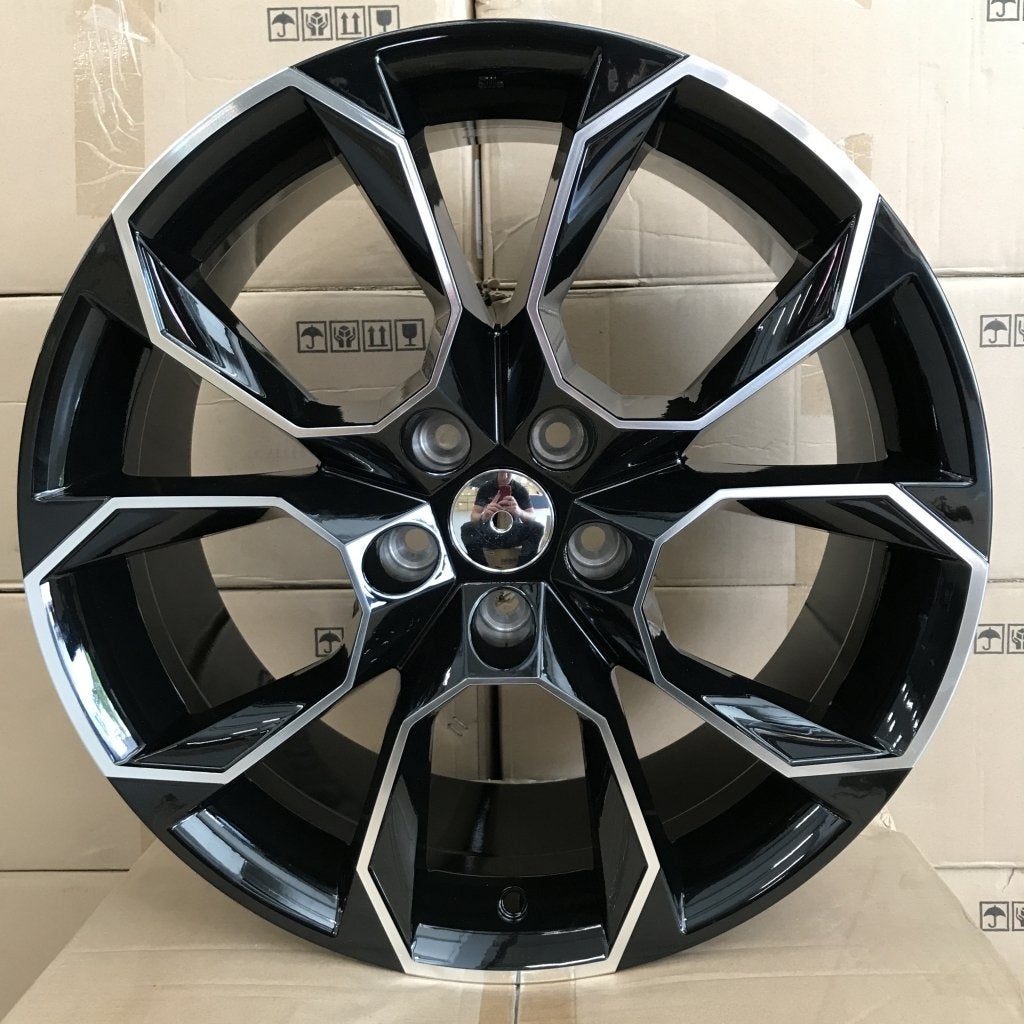Nieuwe set 19'' Skoda RS velgen(Octavia/Superb) evt + banden, Niet ingevuld, Velg(en), Niet ingevuld, Nieuw