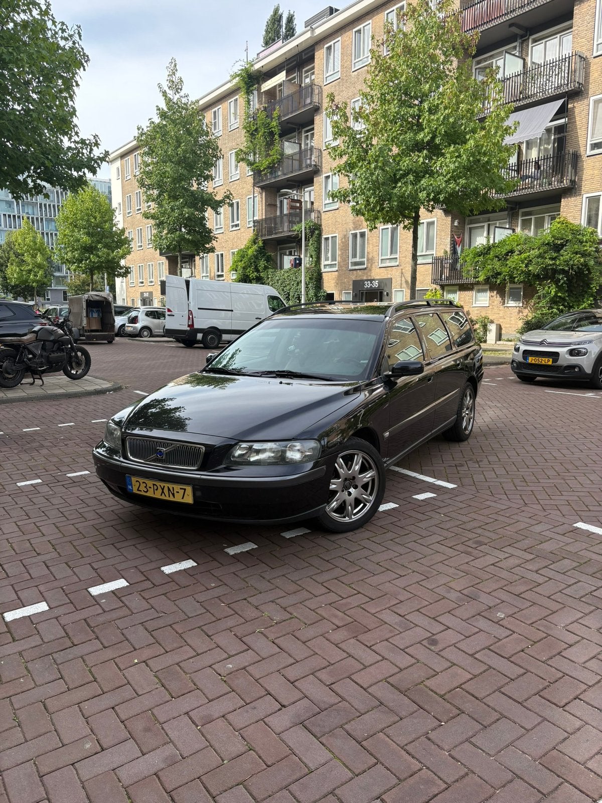 Volvo V70 2.4 140PK 2004 Zwart, Voorwielaandrijving, 1800 kg, Beige, Zwart
