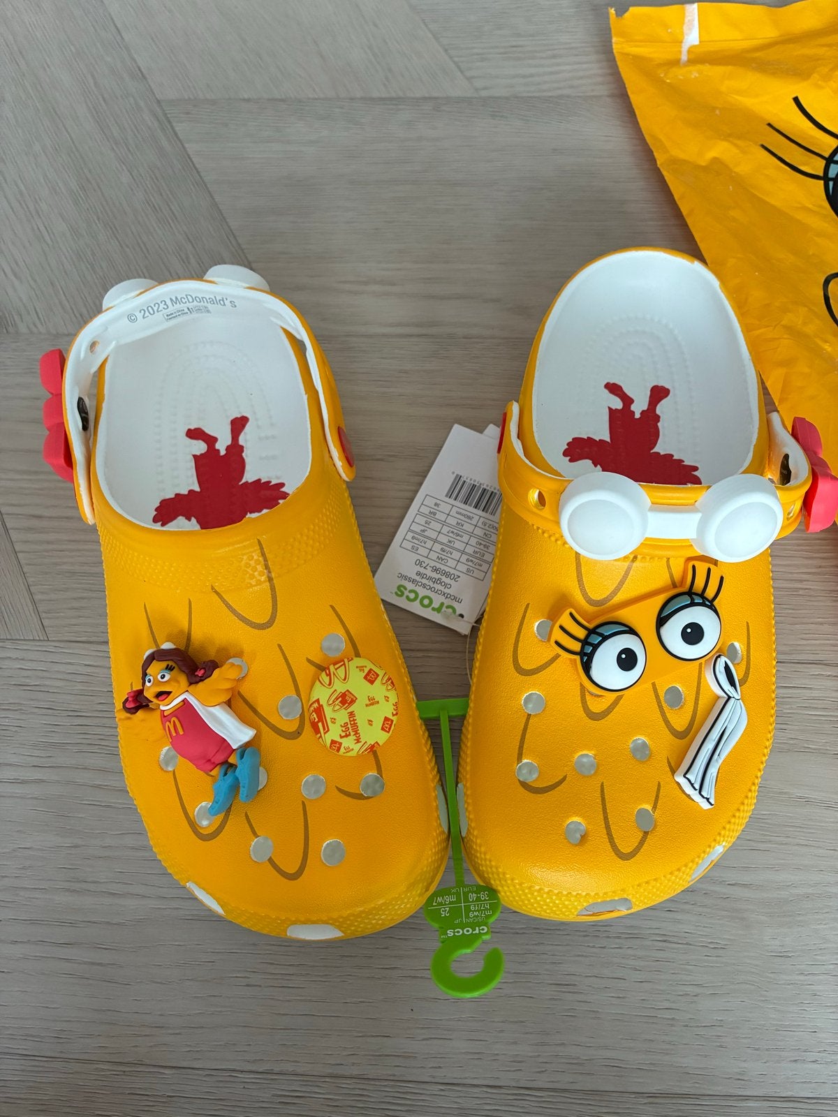 Crocs x McDonald's Birdie Clogs - Nieuw met label, Kleding | Dames, Schoenen, Ophalen of Verzenden, Nieuw