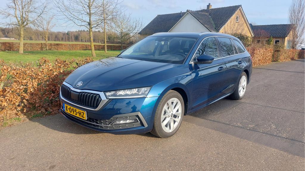 Skoda Octavia Combi 1.0 TSI Business Edition CLIMA/NAVI/LED, Stof, Gebruikt, Euro 6, Blauw