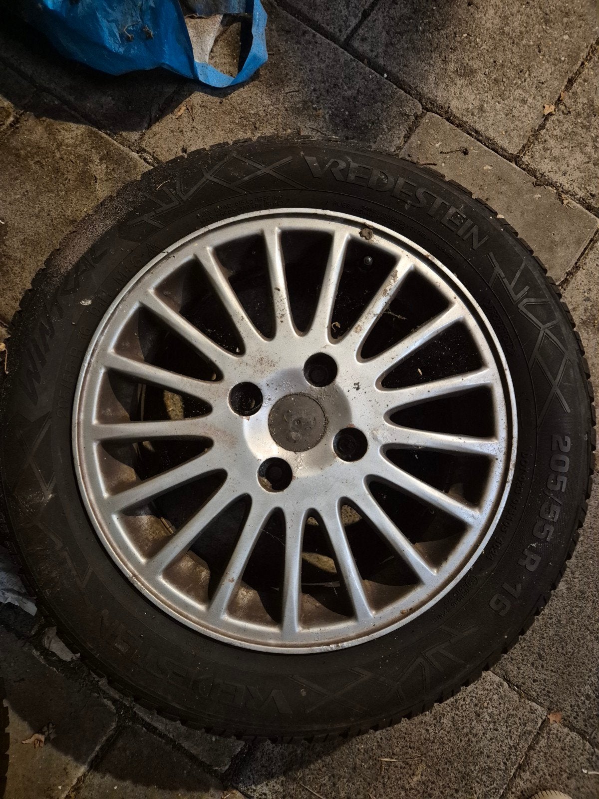 4x Vredestein Winterbanden op Velg Volvo V40/S40 1995 - 2004, Ophalen, Gebruikt, 16 inch, Banden en Velgen