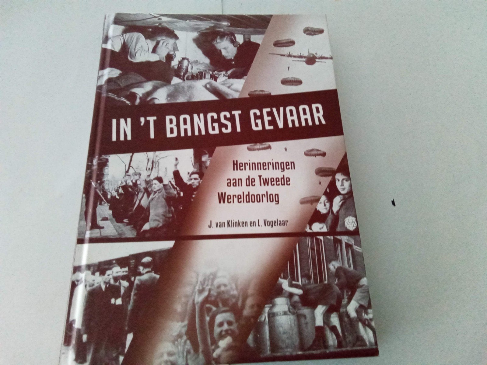 In 't bangst gevaar ( Oorlog ( J van Klinken & L Vogelaar, Ophalen of Verzenden, Tweede Wereldoorlog, Zo goed als nieuw, Algemeen