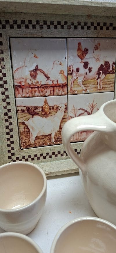 Vintage melk aardewerk set: kan en 4 bekers, Ophalen, Gebruikt, Landelijk/Boerenbont, Kop(pen) en/of Schotel(s)