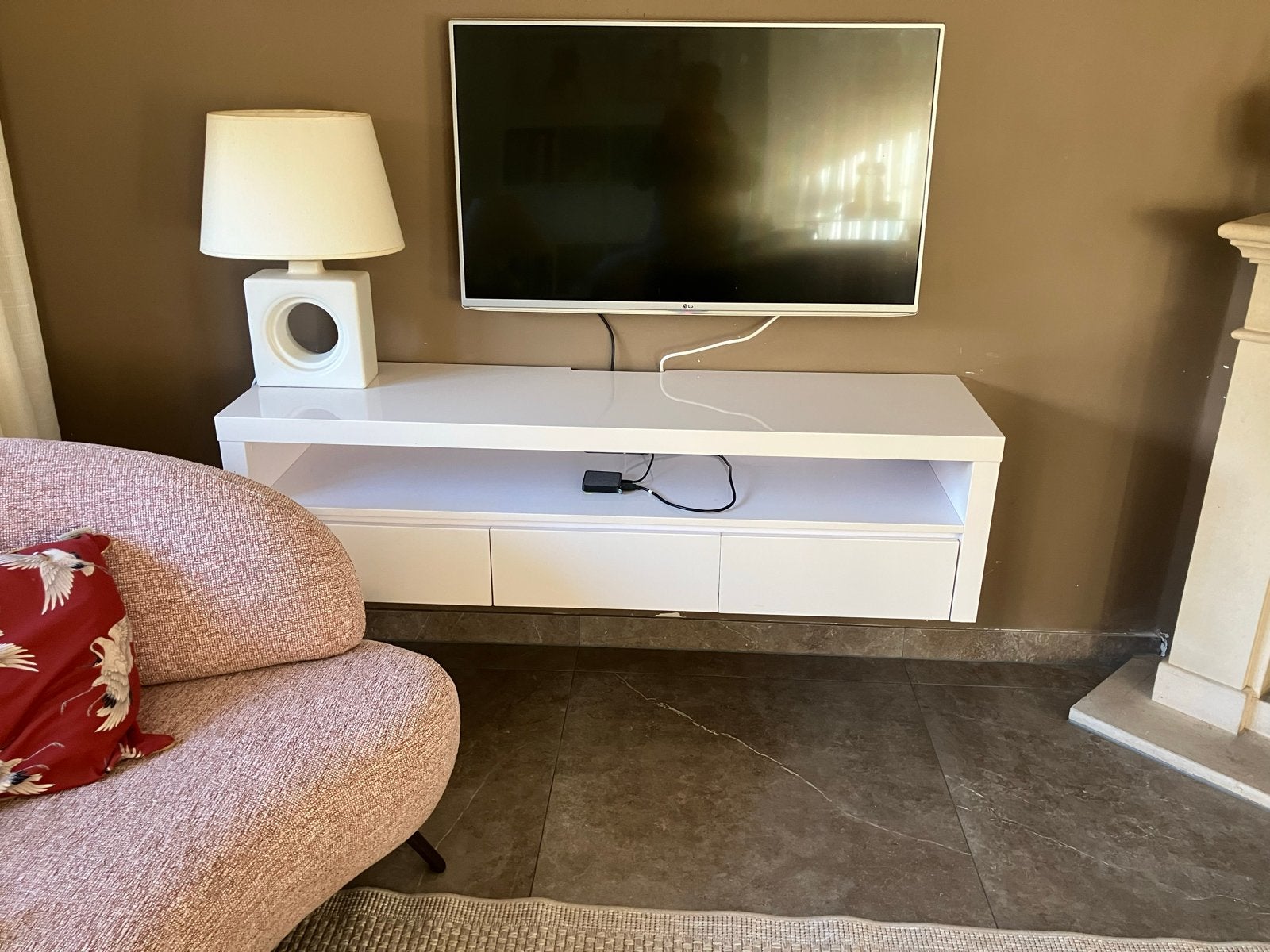 Gratis TV-meubel wit hoogglans met 3 lades (150x40x40 cm), Ophalen, Kunststof, 100 tot 150 cm, Zo goed als nieuw
