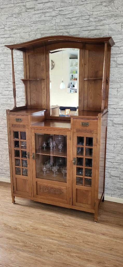 Antieke kast met spiegel opbouw, Ophalen
