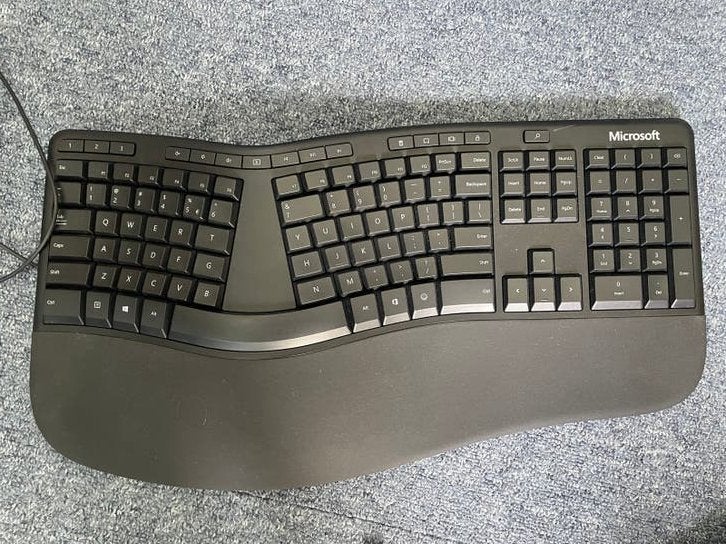 Microsoft Ergonomisch Toetsenbord - Ongebruikt, Computers en Software, Toetsenborden, Zo goed als nieuw, Qwerty, Bedraad, Ergonomisch