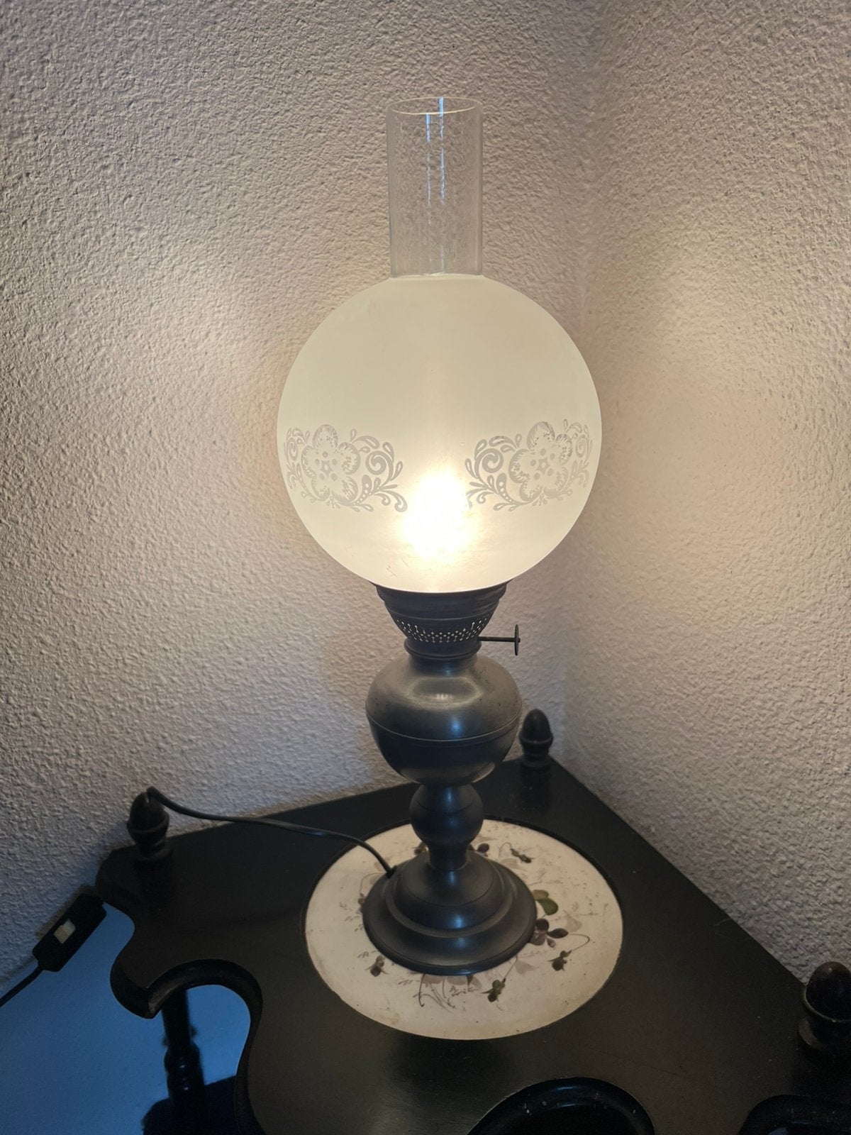 Een erg mooie elektrische tinnen lamp naar model olielamp., Ophalen of Verzenden, Zo goed als nieuw