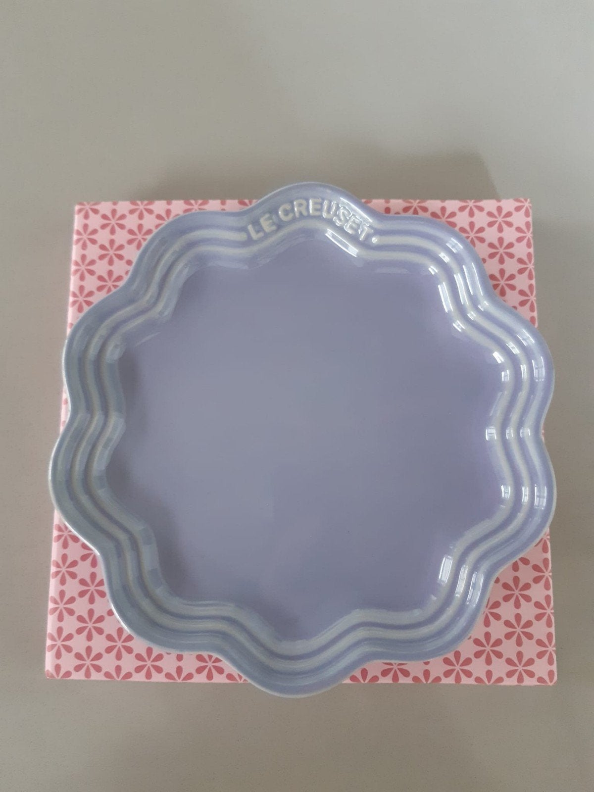 Le Creuset Flower Collection Frill Plate 18 cm., Ophalen of Verzenden, Nieuw, Overige stijlen, Bord(en)