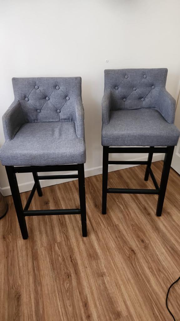 Set van 2 grijze barkrukken met rugleuning, Huis en Inrichting, Barkrukken, Gebruikt, Met voetsteun, Ophalen of Verzenden, 90 cm of meer