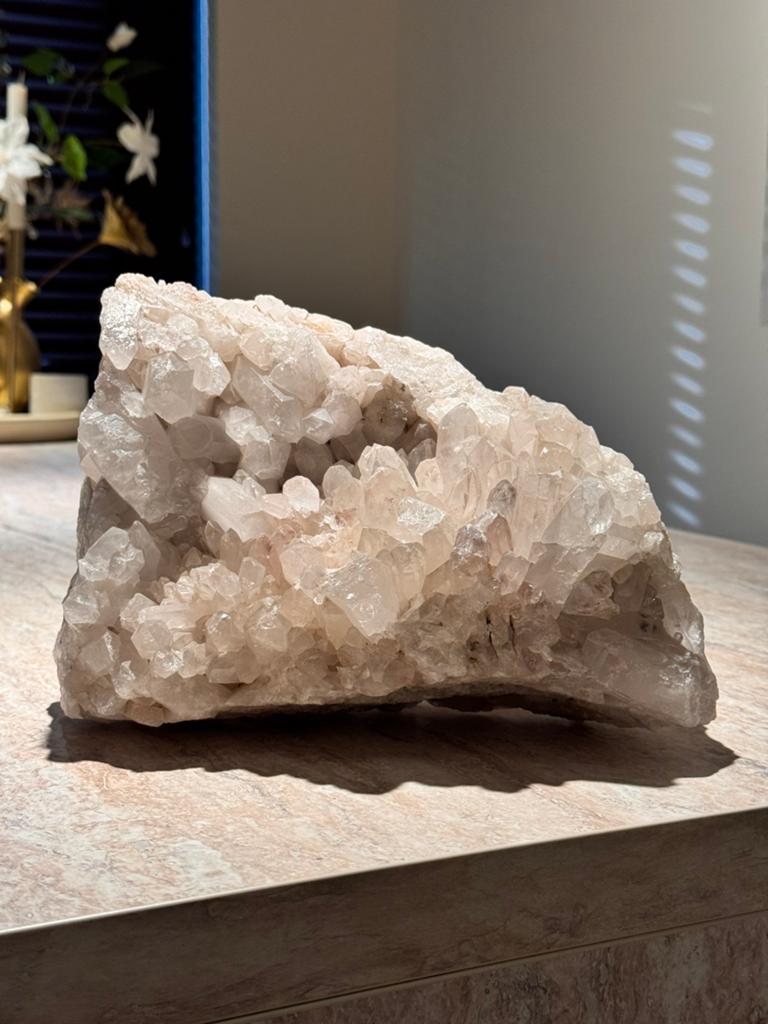 Groot Bergkristal Cluster/Geode uit Brazilië Ca. 8 kg Uniek, Verzamelen, Mineralen en Fossielen, Ophalen of Verzenden