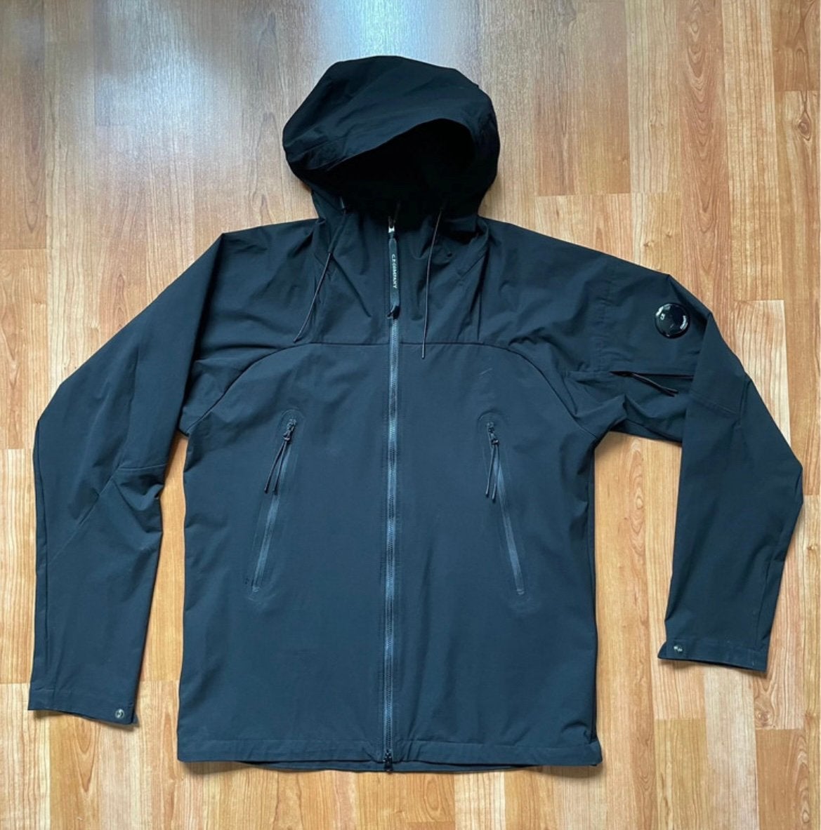 C.P. Company pro-tek jas met capuchon zwart maat M, Kleding | Heren, Jassen | Zomer, Ophalen, Zo goed als nieuw, Maat 48/50 (M)