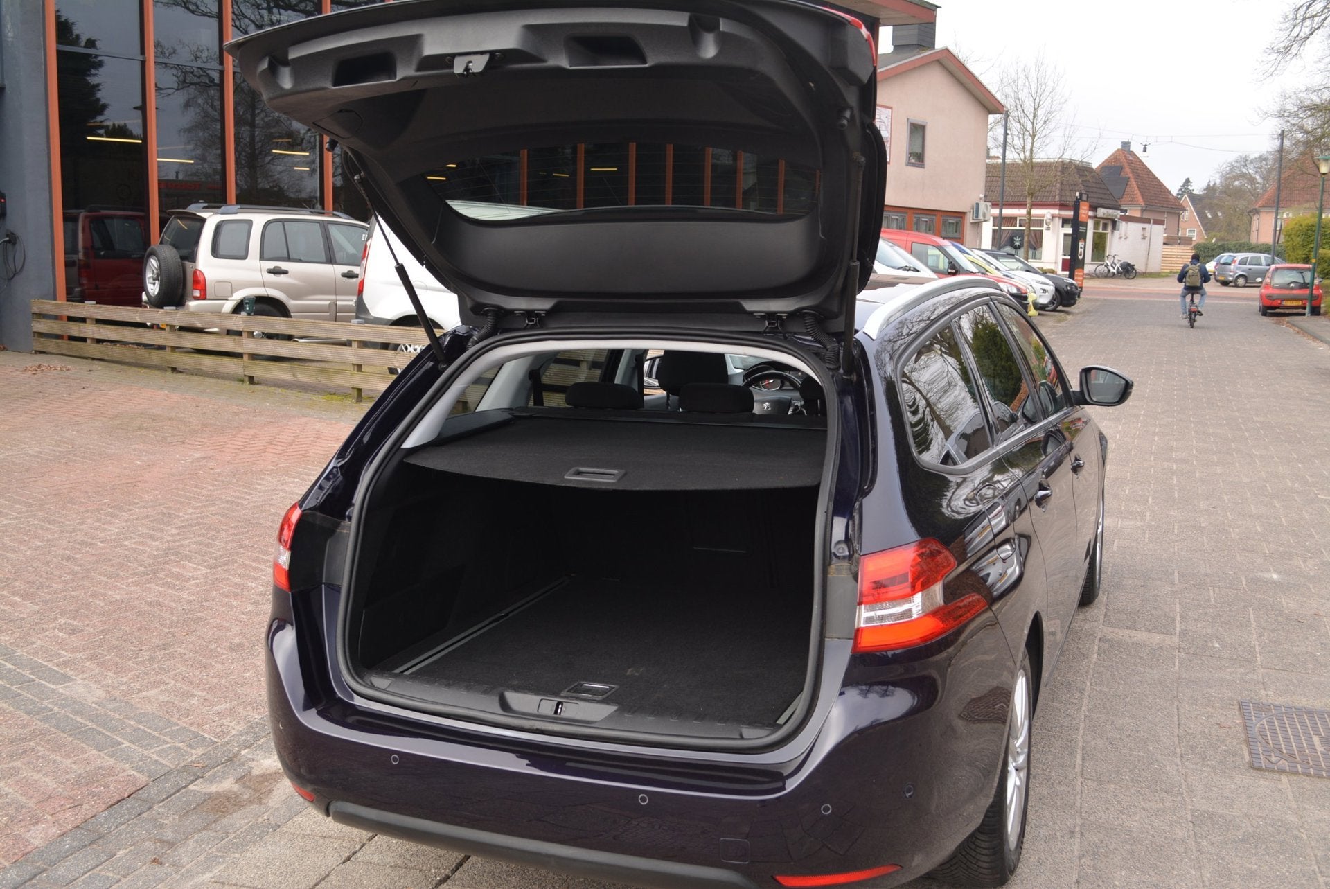 Peugeot 308 SW 1.2 PureTech Blue Executive, Voorwielaandrijving, Stof, Euro 6, 1199 cc