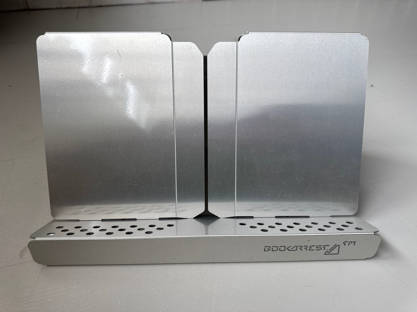 Bookarrest SM Ergonomische Boekenstandaard Zilver, Computers en Software, Laptopstandaarden, Ophalen of Verzenden, Zo goed als nieuw