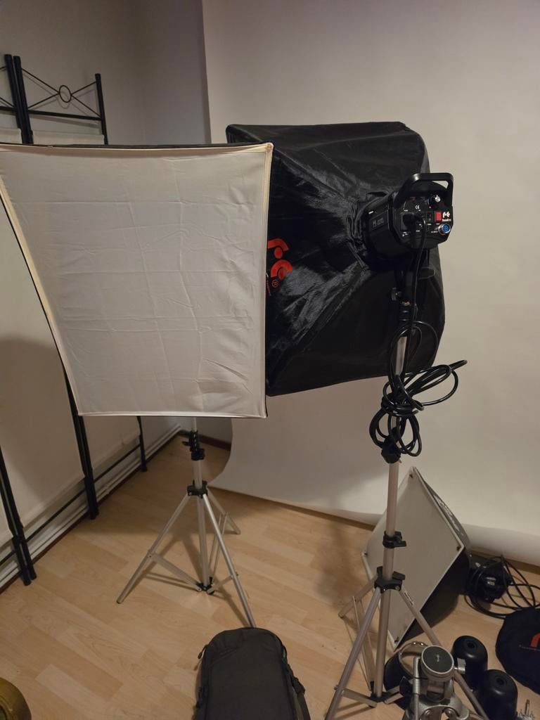 2x Falcon Eyes studioflitser GN-200MV + softbox + statieven, Muziek en Instrumenten, Licht en Laser, Ophalen, Gebruikt