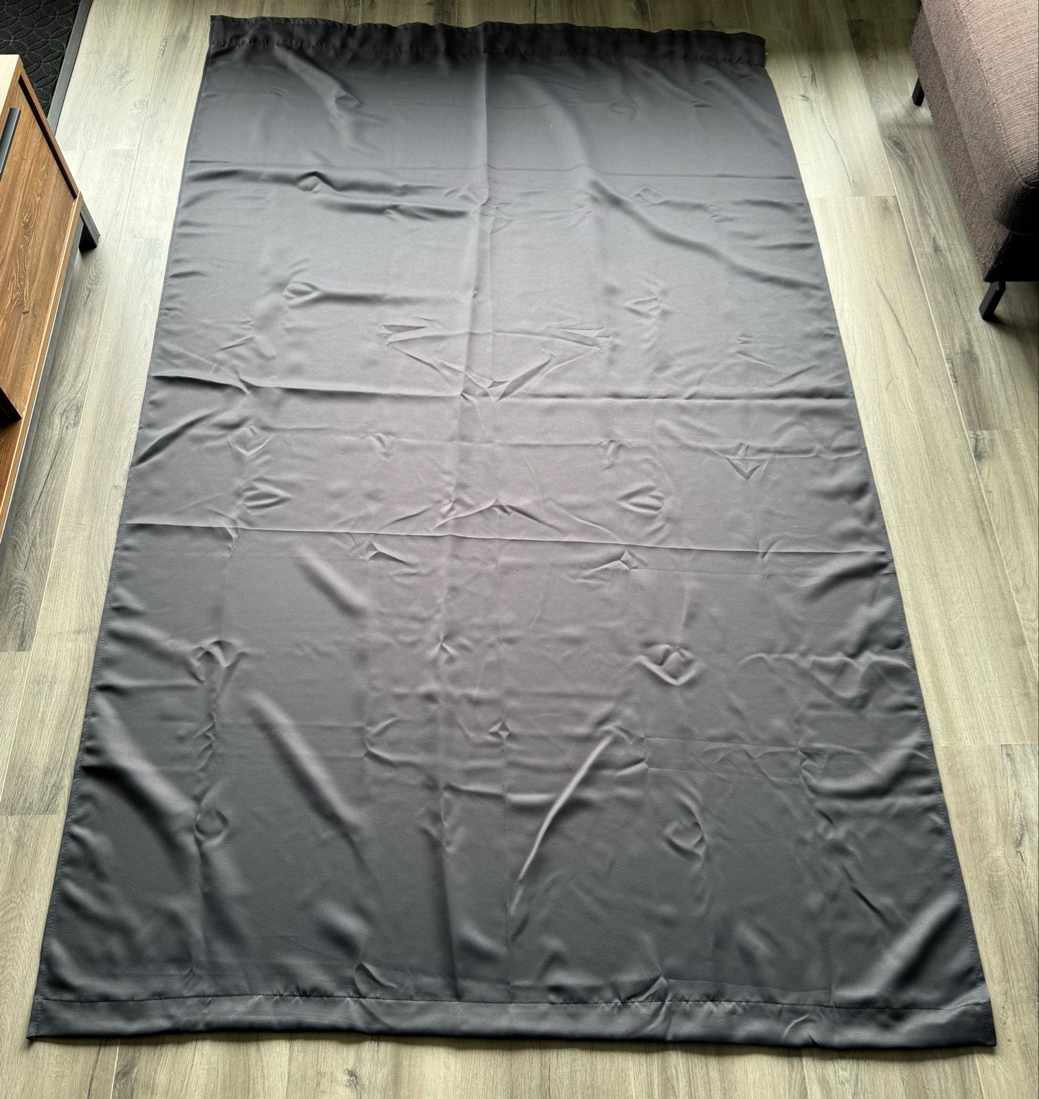 twee Donkergrijze verduisterende gordijnen (230x140 cm), Huis en Inrichting, Ophalen, Verduisterend, Zo goed als nieuw, Gordijn