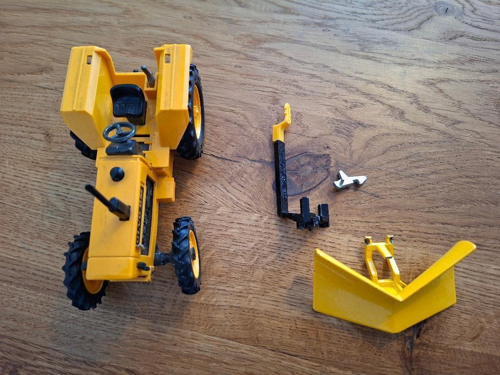 Vintage Britains Volvo BM 2684 met sneeuwschuif, Ophalen of Verzenden, Gebruikt, Tractor of Landbouw, Britains