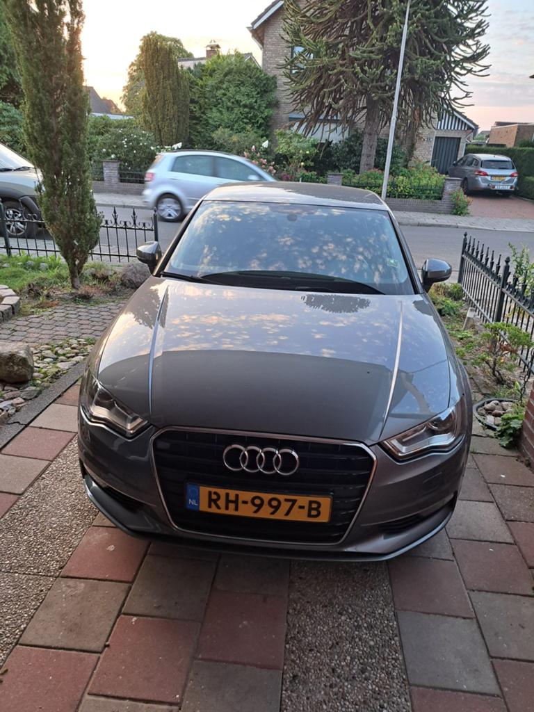 Audi A3 1.6 TDI 81KW Sedan 2016 Grijs, Auto's, Audi, Voorwielaandrijving, 4 cilinders, 1245 kg, Particulier