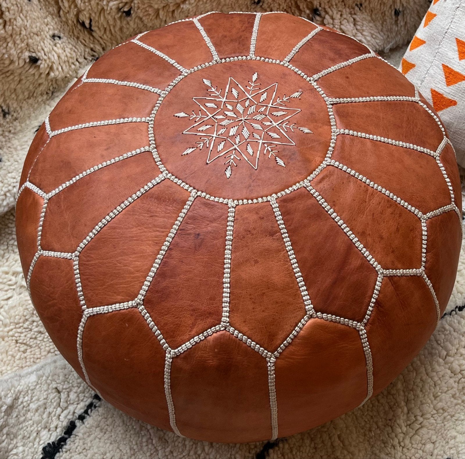 nieuwe Marokkaanse handgemaakte leren poef, gevuld, Minder dan 50 cm, Rond, Nieuw, Ophalen of Verzenden