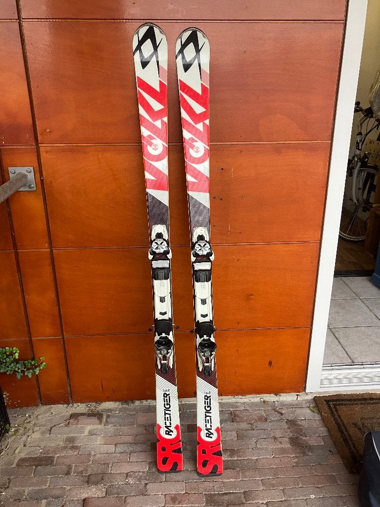 Ski's lengte 168 Schoenen maat 28 - 28,5, Sport en Fitness, 160 tot 180 cm, Gebruikt, Carve, Skiën