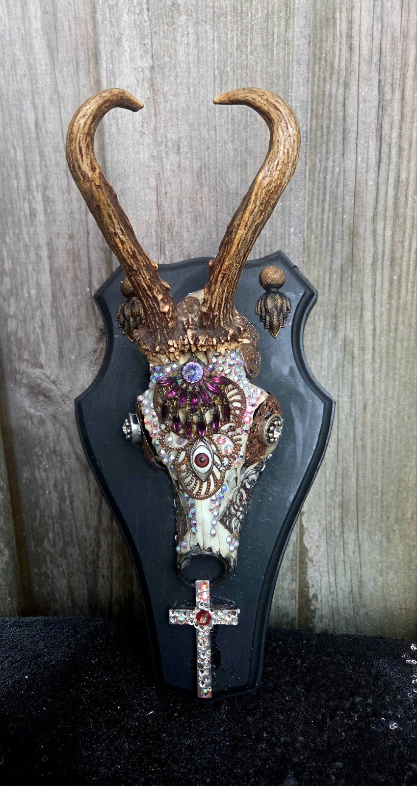 Wanddecoratie reegewei met vintagestukken sieraden, Ophalen of Verzenden