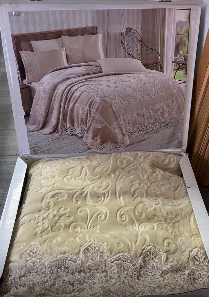 Nieuw bedsprei, Ophalen of Verzenden, Zo goed als nieuw, Beige