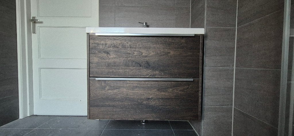 Badkamermeubel (80 cm, bruin) met wit mineraal wastafelblad, Ophalen, 50 tot 100 cm, Zo goed als nieuw, Minder dan 100 cm