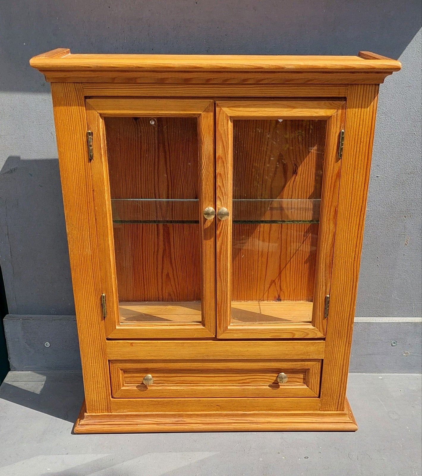 Houten Vitrinekastje met Lade en Glazen Deurtjes, Huis en Inrichting, Ophalen, Minder dan 50 cm, Gebruikt, Met lade(s)